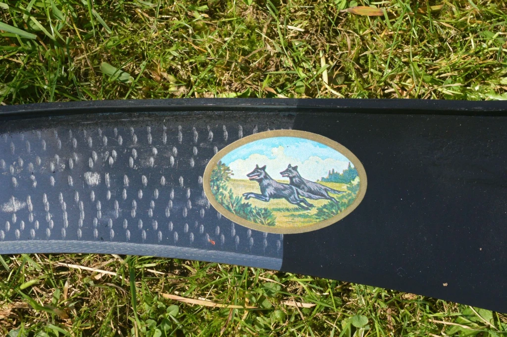 128 two wolves 55cm cloesup.webp