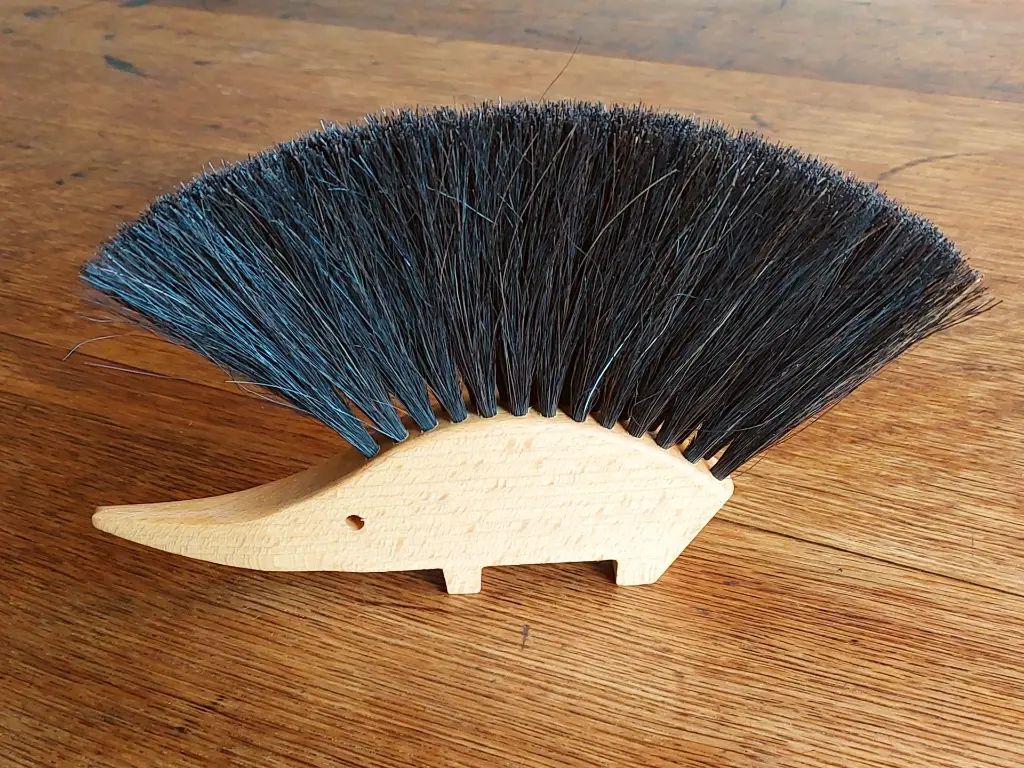 Hedgehog table brush