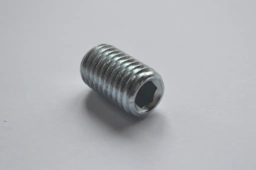 Replacement screw for Fux ring
