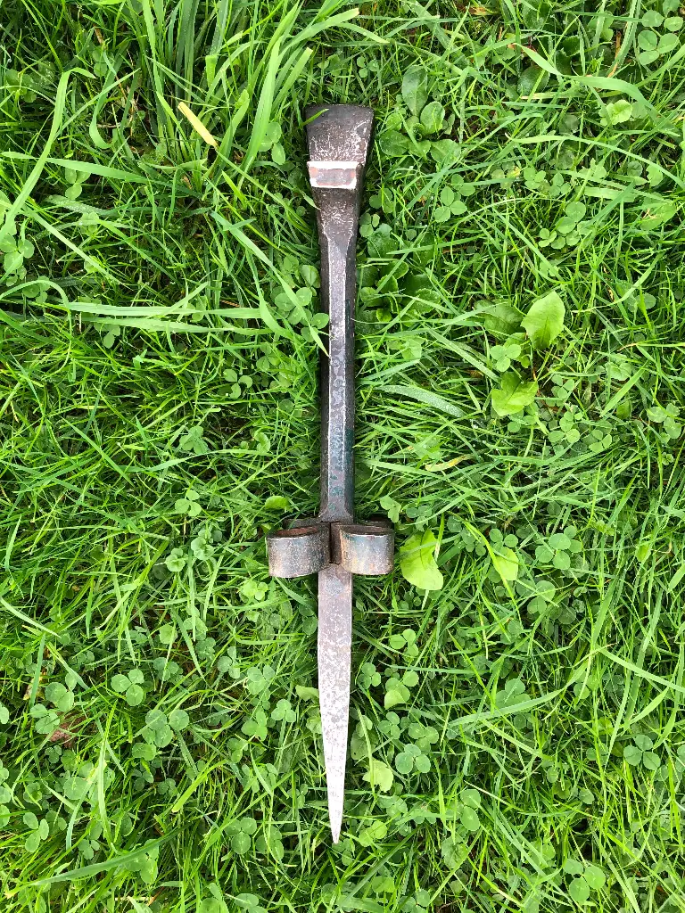 Narrow-faced field anvil