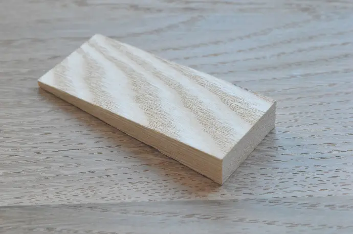 Wooden wedge to fix the scythe blade