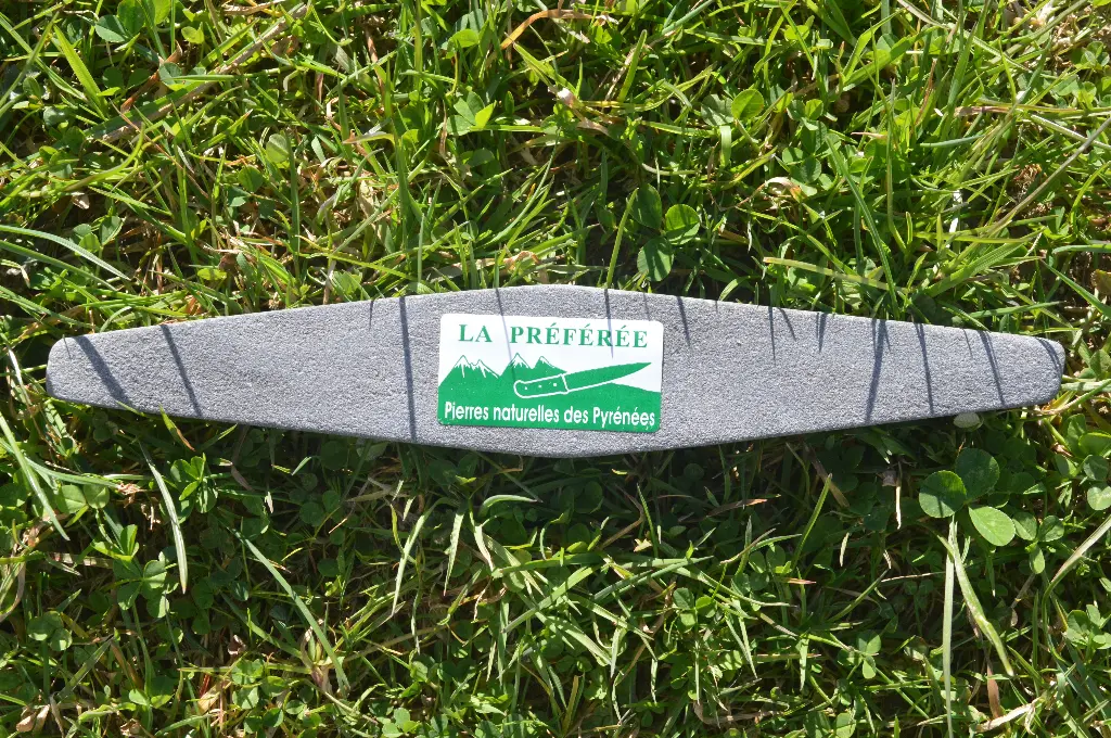 Pierre à faux naturelle des Pyrénées à grain moyen, la Préférée