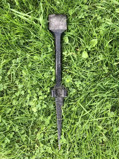 Narrow-faced field anvil