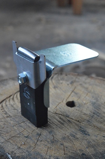 Fux anvil with blade guide